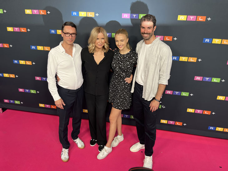 Sascha Schwingel, Deputy Head of TV & Entertainment RTL Deutschland, Produzentin und Schauspelerin Veronica Ferres, deren Tochter, Schauspielerin Lilly Krug, und Hauke Barthel, Head of Fiction RTL Deutschland  bei der RTL+ Fiction Party am 25.06.2022 im Lucky Who (©Foto:Martin Schmitz)